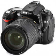 NIKON D90 Kit AF-S DX 18-105 VR